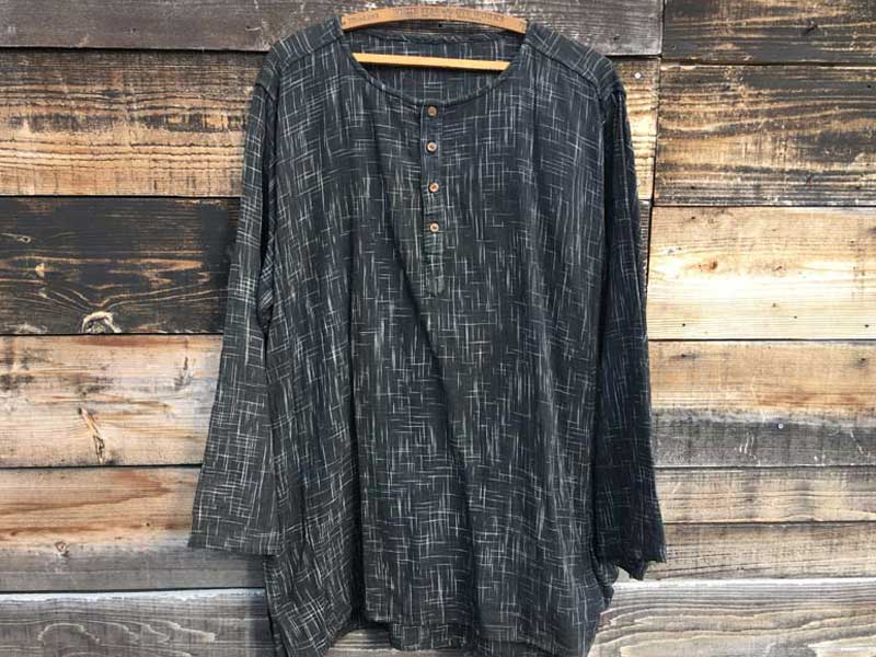 新品 タイ製 絣柄 薄手の生地のプルオーバーの長袖シャツ