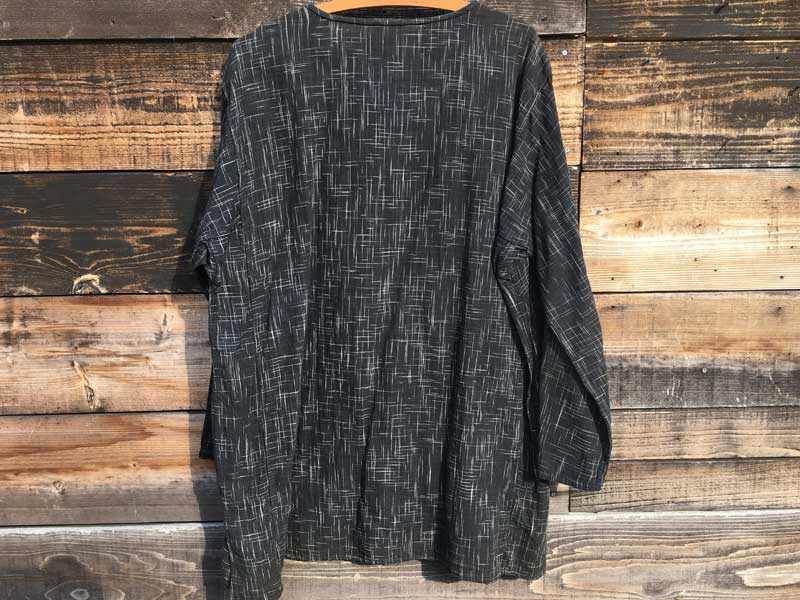 新品 タイ製 絣柄 薄手の生地のプルオーバーの長袖シャツ