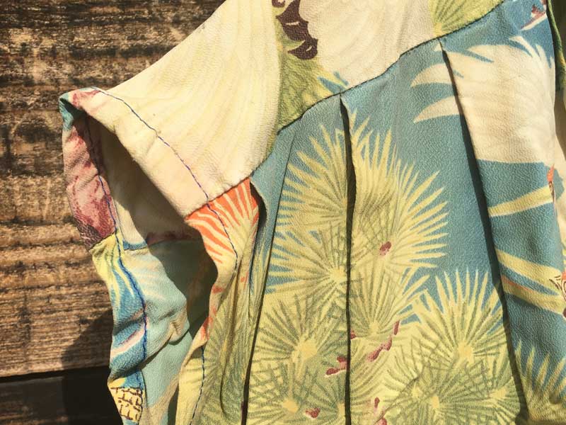 Vintage Aloha shirts レーヨンちりめん素材のノースリーブ リメイク 和柄 鶴x松x太陽のアロハシャツ