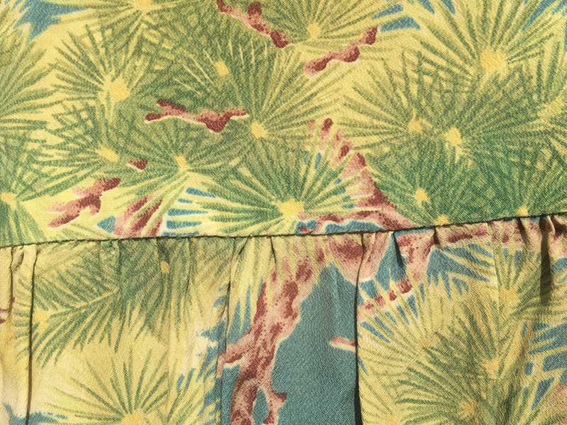 Vintage Aloha shirts レーヨンちりめん素材のノースリーブ リメイク 和柄 鶴x松x太陽のアロハシャツ