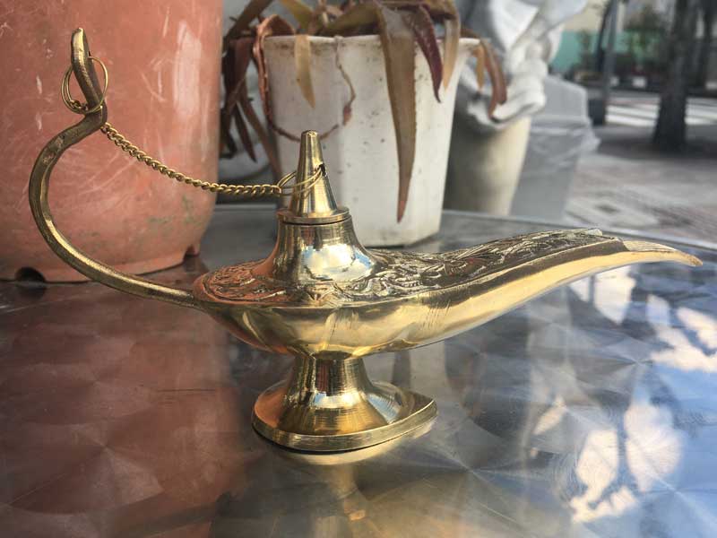 アラジンと魔法のランプ、アラジンの魔法のランプ大・小 、インドの真鍮製のオイルランプ、サラダ油等でお楽しみ下さい