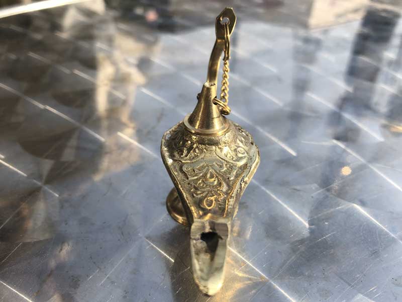 アラジンと魔法のランプ、アラジンの魔法のランプ大・小 、インドの真鍮製のオイルランプ、サラダ油等でお楽しみ下さい