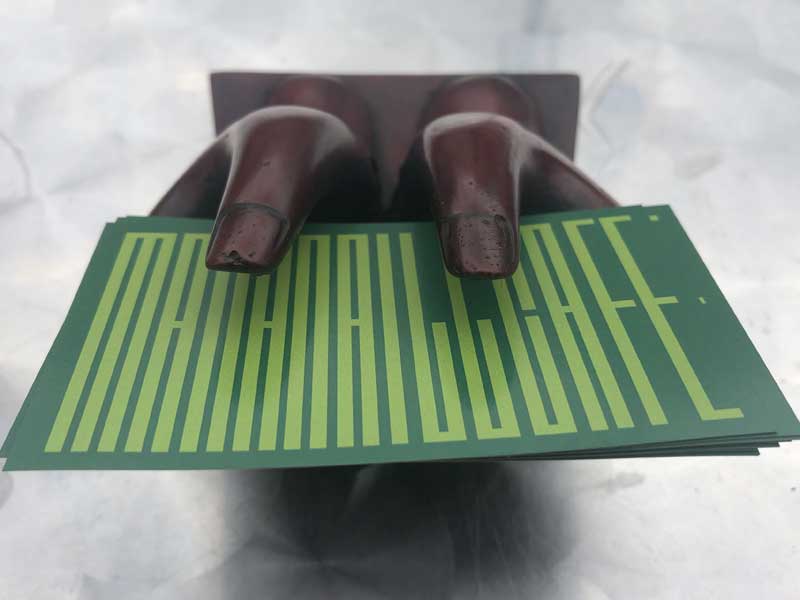 �A�W�A�̎�����`�[�t�Ƃ������h���āA�V���b�v�J�[�h�A�ʐ^���āA�l�p�[���̃��W����/Red