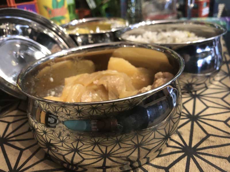 �����ڂ����� �C���h�̃X�e�����X�� �ٓ��� 3�i �x�[�O���^�ASHUBHAM��