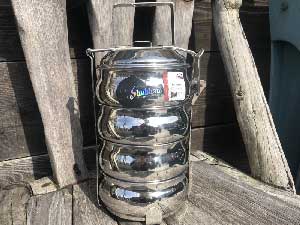 �����ڂ����� �C���h�̃X�e�����X�� �ٓ��� 4�i �x�[�O���^�ASHUBHAM��