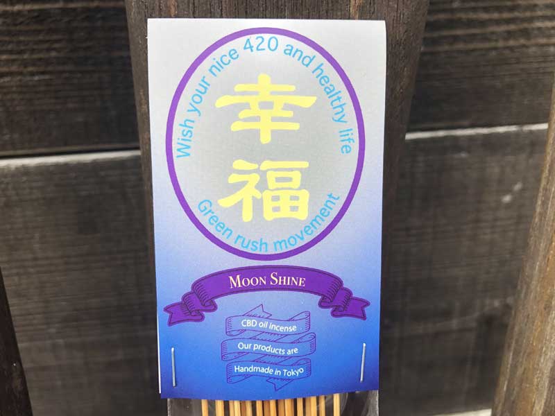 Moon Shine �؂₩�ŏ�i�ȓ����ŁA�����I�Ȉ�ۂȍ���