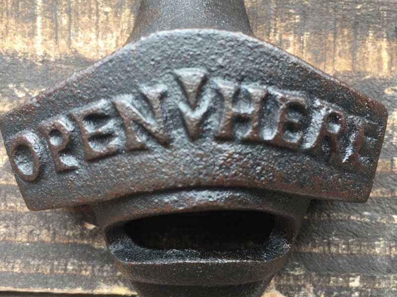 �V�i Dulton Iron Wall Mount Bottle Opener �_���g�� �A�C�A�������̕Ǌ|�����𔲂�