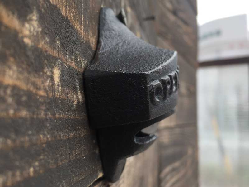 �V�i Dulton Iron Wall Mount Bottle Opener �_���g�� �A�C�A�������̕Ǌ|�����𔲂�