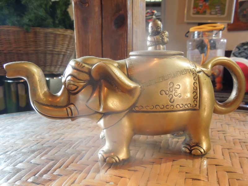 ネパール　真鍮製の象のケトル、ヤカン、水差し