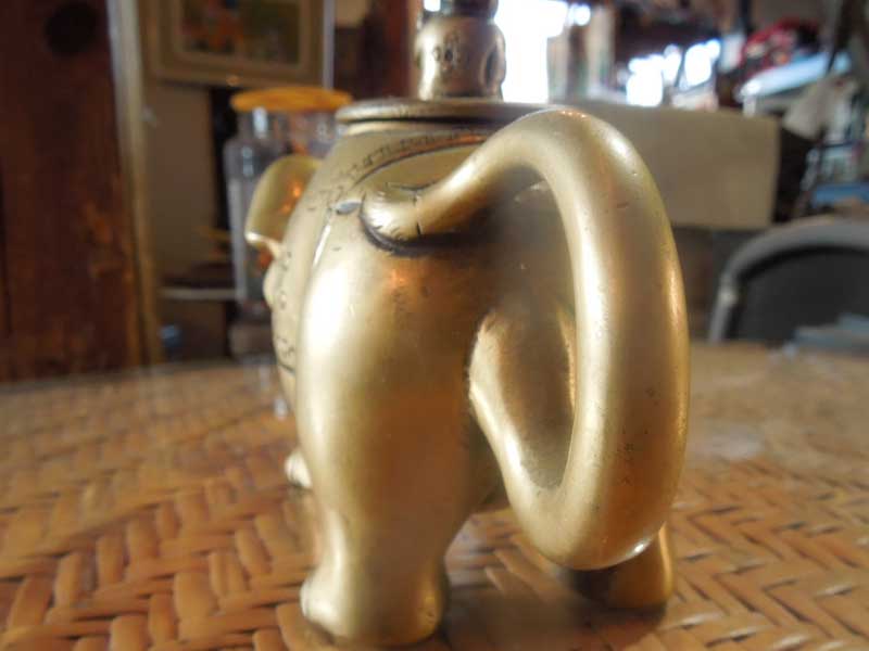 ネパール　真鍮製の象のケトル、ヤカン、水差し