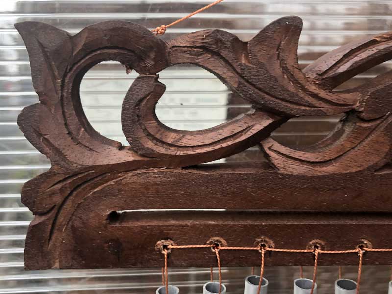 Hanger chime�A�o�����̖ؒ���̃n���K�[�`���C���A�h�A�x���A�E�H�[���f�R