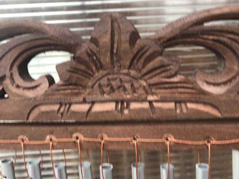 Hanger chime�A�o�����̖ؒ���̃n���K�[�`���C���A�h�A�x���A�E�H�[���f�R