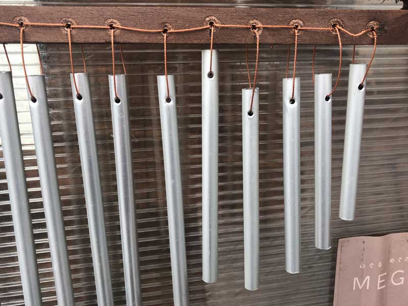 Hanger chime�A�o�����̖ؒ���̃n���K�[�`���C���A�h�A�x���A�E�H�[���f�R