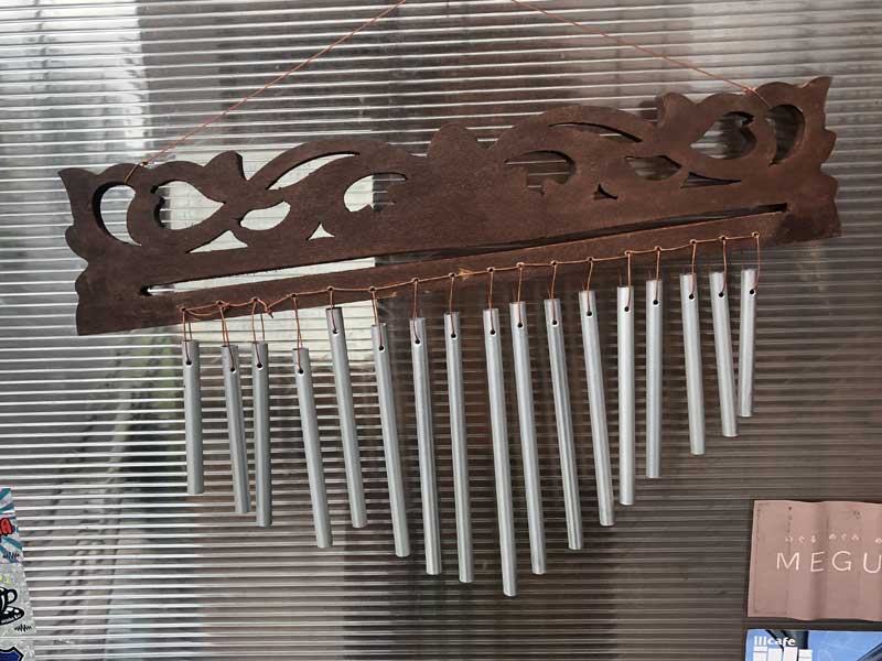 Hanger chime�A�o�����̖ؒ���̃n���K�[�`���C���A�h�A�x���A�E�H�[���f�R