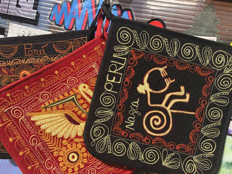 Peru Pot Mat �y���[�̃`�F�[���X�e�b�`�̓�~���A�i�X�J�̒n��G�A�����}�A�_�C�T�M�@