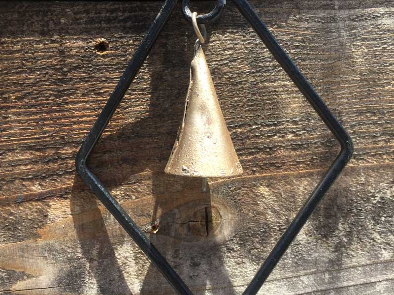 �V�i�@Posh Living Tripple Diamonds Iron Bell �A�C�A���x�� �g���v�� �_�C�A�����h