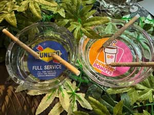 US Advertising Glass Ashtray�AUS��ƕ��̃K���X���̊D�M�ASunoco�ADunkin Donous