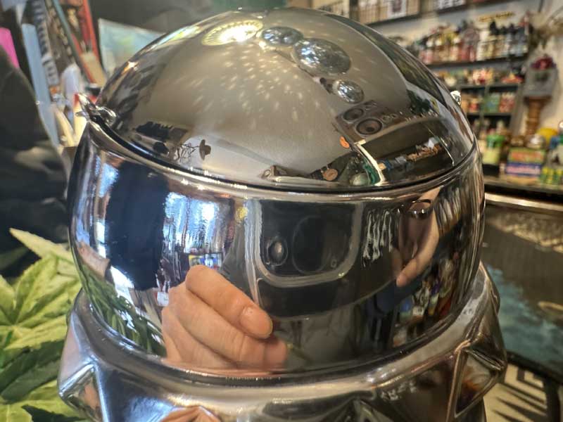 Punks(パンクス)御用達? Studs Ashtray 陶器xスチール製のスタッズアッシュトレイ