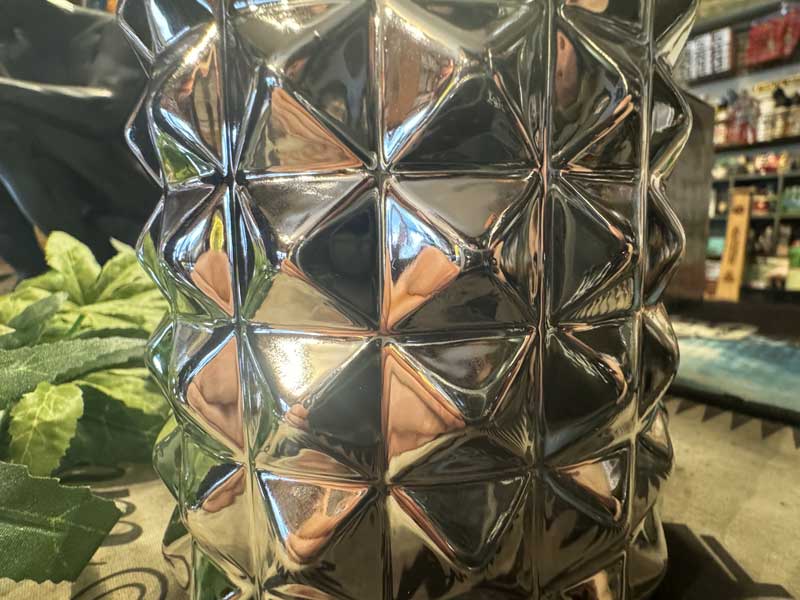 Punks(パンクス)御用達? Studs Ashtray 陶器xスチール製のスタッズアッシュトレイ