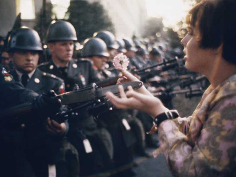 �V�i SUCK UK Wall Gun Vase �T�b�NUK �K���A�e�^�@�ǖʐݒu�̈�֍����A�ԕr