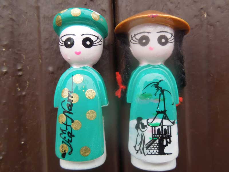 �V�i �x�g�i���̃A�I�U�C�𒅂��j�̎q�A���̎q�̃}�O�l�b�g�Z�b�g�A����