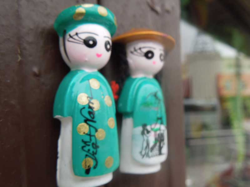 �V�i �x�g�i���̃A�I�U�C�𒅂��j�̎q�A���̎q�̃}�O�l�b�g�Z�b�g�A����