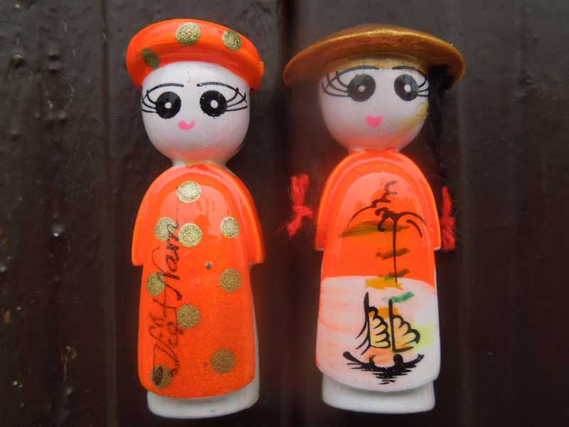 �V�i �x�g�i���̃A�I�U�C�𒅂��j�̎q�A���̎q�̃}�O�l�b�g�Z�b�g�A����