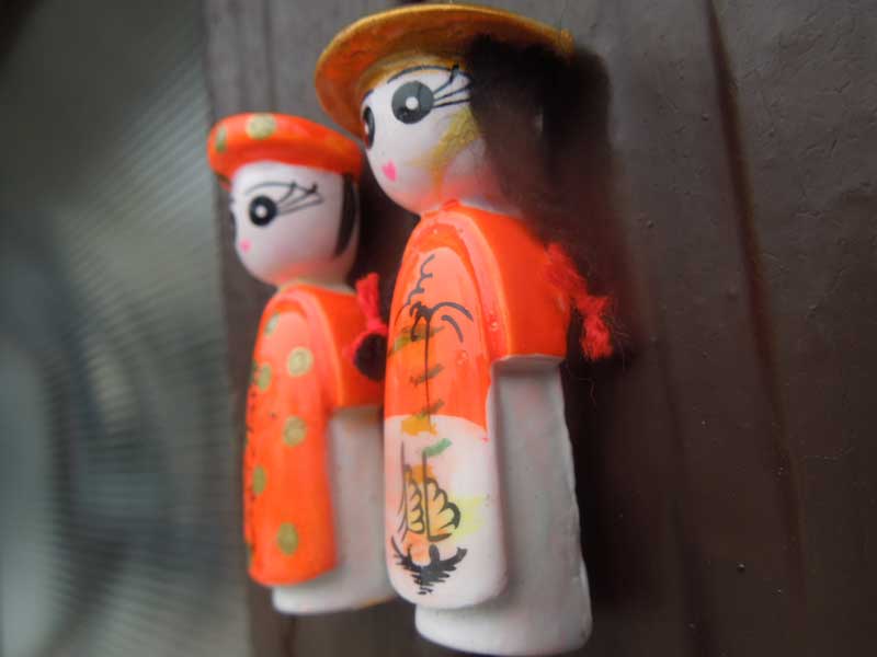 �V�i �x�g�i���̃A�I�U�C�𒅂��j�̎q�A���̎q�̃}�O�l�b�g�Z�b�g�A����