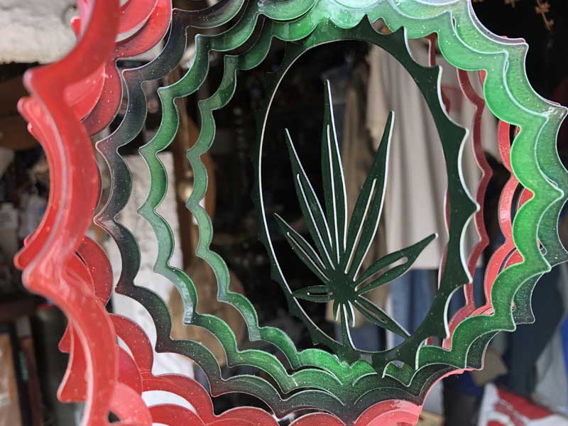 Wind Spinner 8 inch Hemp Leaf�A���o���ʔ��Q�Ȏ��R�̌b�ݎG�݁@�w���v�� �f�U�C���@�E�B���h�X�s�i�[