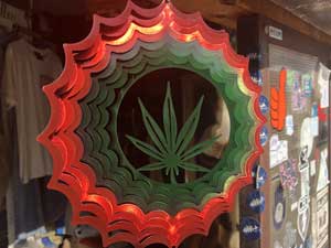 Wind Spinner 8 inch Hemp Leaf�A���o���ʔ��Q�Ȏ��R�̌b�ݎG�݁@�w���v�� �f�U�C���@�E�B���h�X�s�i�[