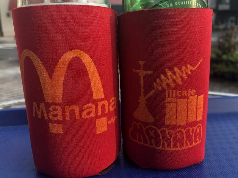 manana origial koozie by CORAZON �}�j���[�ix�R���\���@�N�[�W�[�A�h�����N�z���_�[