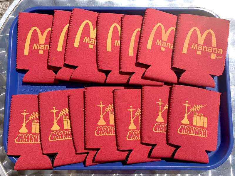 manana origial koozie by CORAZON �}�j���[�ix�R���\���@�N�[�W�[�A�h�����N�z���_�[