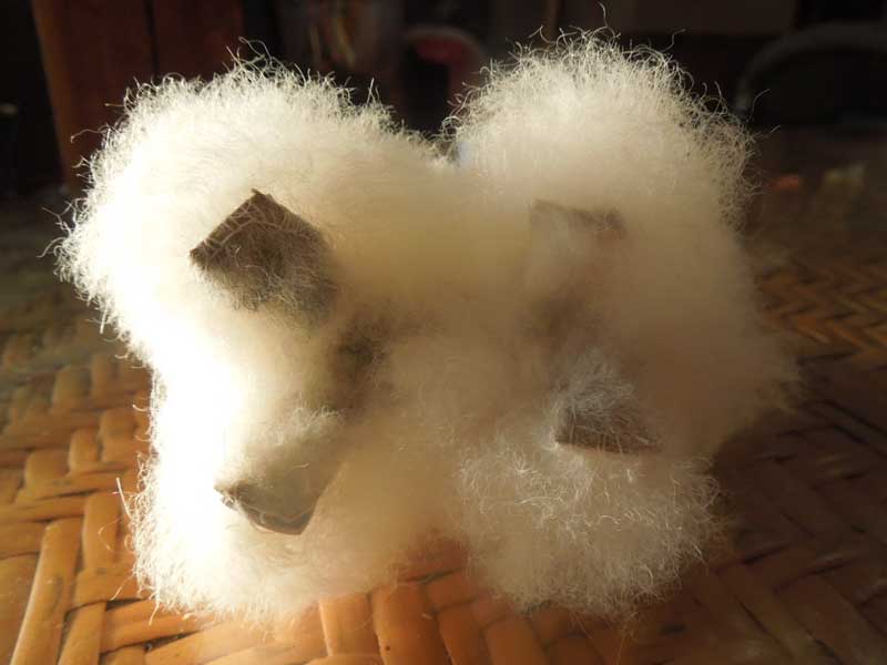 �V�i �y���[�̖{���̃A���p�J�̖т��g�p�����A���p�J�̐l�`