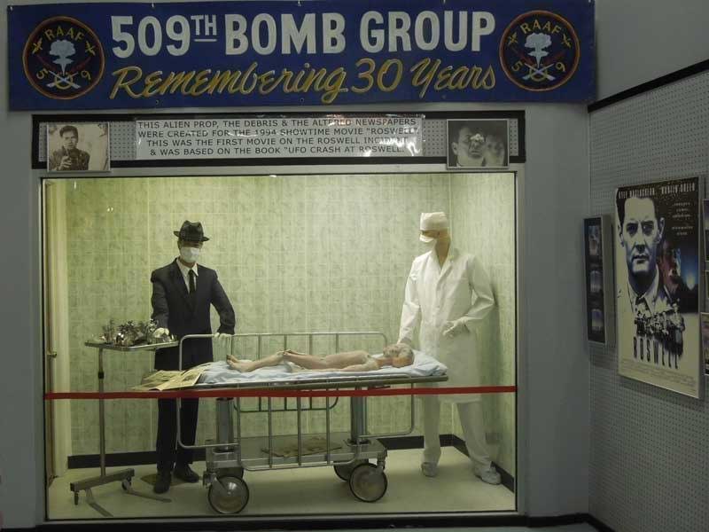 UFO�D���̐��n New Mexico Roswell UFO Museum��UFO�G�݁A���Y�E�F���G��