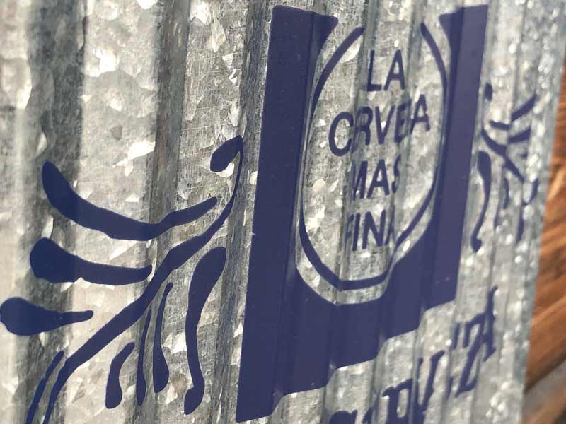 CORONA EXTRA �R���i�r�[�� �R���Q�[�g ���^���T�C���A�A���e�B�[�N���H�̃u���L���̊Ŕ� 