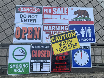 HOLLYWOOD SIGN CO�@Plastic Sign�A�@�n���E�b�h�T�C���Ђ̃v���X�`�b�N���̃T�C���A�Ŕ�