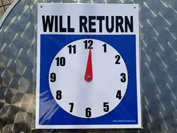 HOLLYWOOD SIGN CO�@Plastic Sign�A�@�n���E�b�h�T�C���Ђ̃v���X�`�b�N���̃T�C���A�Ŕ� OPEN/Clock