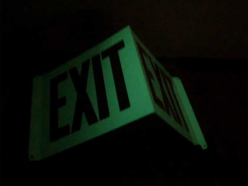 Glow in the Dark PROJECTING SIGN EXIT�A�ÈłŌ��� ���̓I�ȃA���~����Exit�T�C���A�Ŕ�