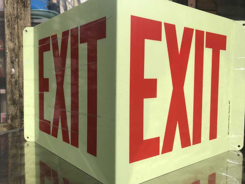 Glow in the Dark PROJECTING SIGN EXIT�A�ÈłŌ��� ���̓I�ȃA���~����Exit�T�C���A�Ŕ�