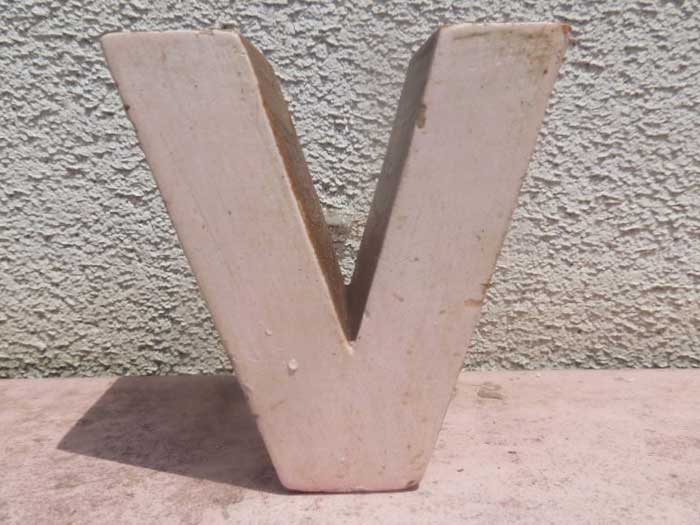 新品 Wood Letter Block アカシアの木を使用した木製のアルファベット ブロック V