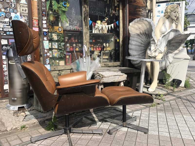 Vintage Lounge Chair & Ottoman@re[W EW`FA@Ibg}tAeamest@ɂI