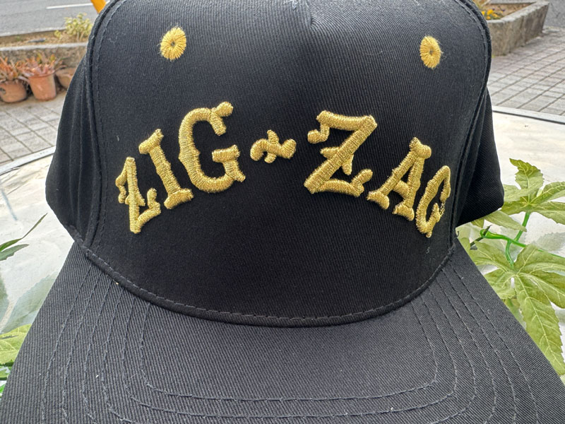 ZIG ZAG Snapback Cap ジグザグ ロゴ スナップバック フラットバイザーキャップ 立体刺繍