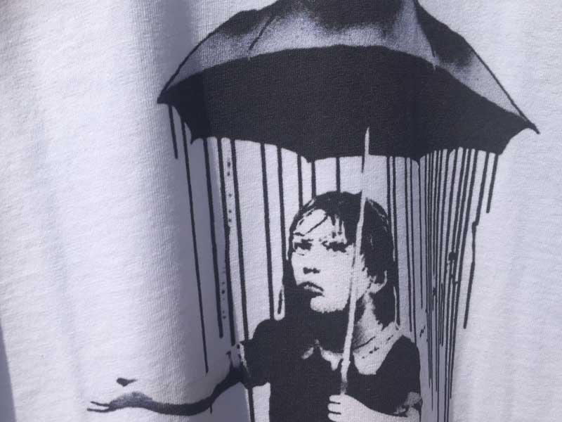 Vi Banksy oNV[@XeVA[g@OtBeB[TVc from UK Umbrella Girl Nola S/S Tee