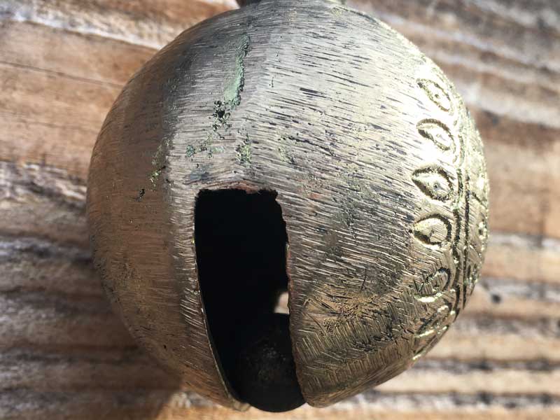 �`�x�b�g�A�l�p�[�� �^�J�� �A���e�B�[�N���̃A�j�}���x���A�J�E�x���A�h�A�x��