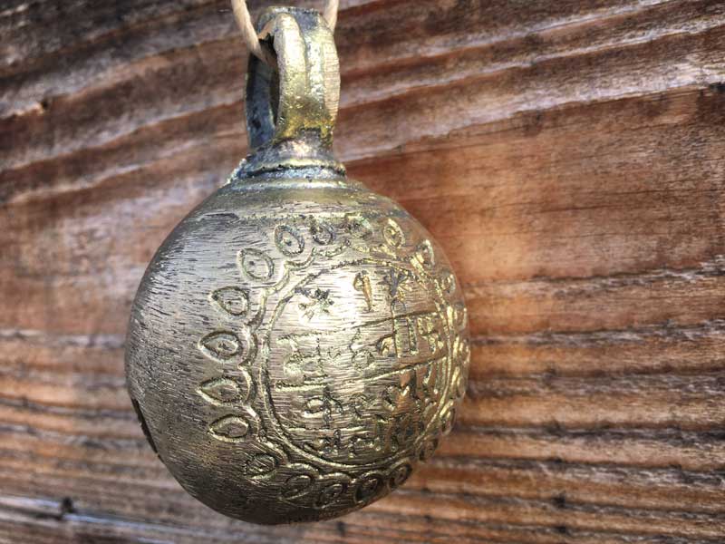 �`�x�b�g�A�l�p�[�� �^�J�� �A���e�B�[�N���̃A�j�}���x���A�J�E�x���A�h�A�x��