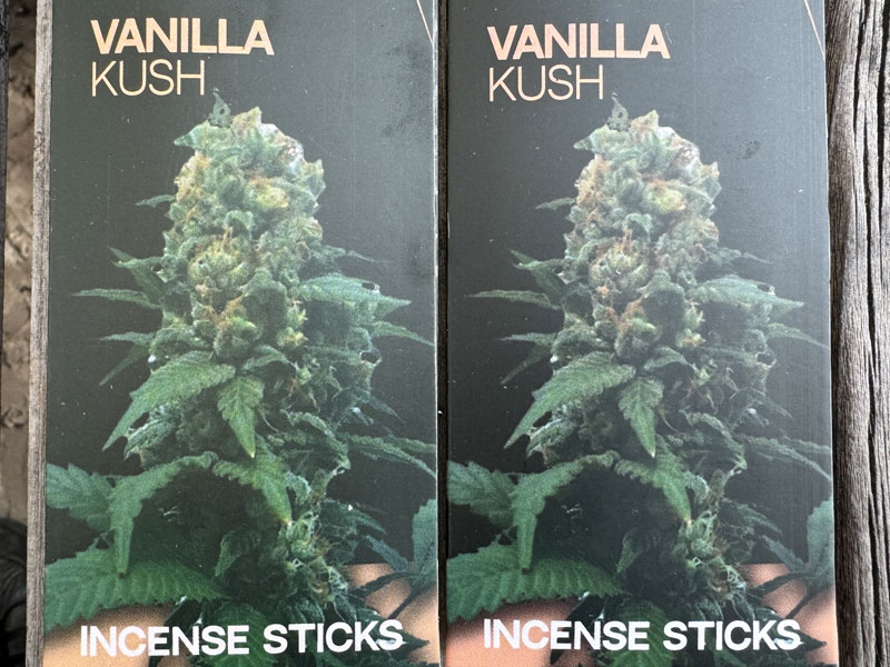 Haze Holland�� CANNABIS INCENSE STICKS NAG CHAMPA CANNABIS �w�C�Y �J���i�r�X�̍���̂����@VANILLA KUSH �o�j�� �N�V��