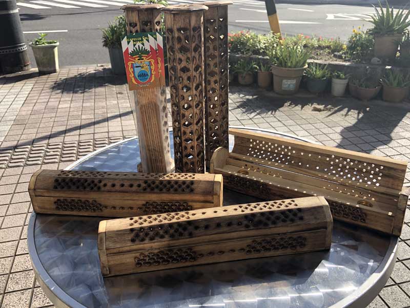 �C���h�̃}���S�[�E�b�h�̂������ă^���[ �X�^���h�^ Mango Wood Incense Tower Stand 