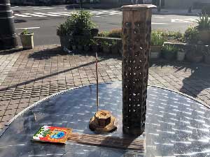 �C���h�̃}���S�[�E�b�h�̂������ăX�^���h�^ Mango Wood Incense Stand 