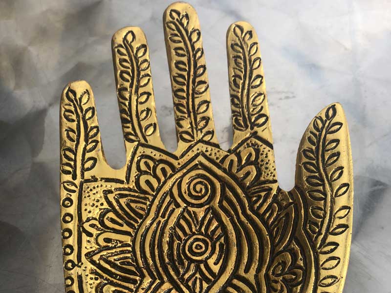 White metal Hand Tray ホワイトメタル製のメヘンディ柄 ハンド型トレイ、コーン用のお香立て