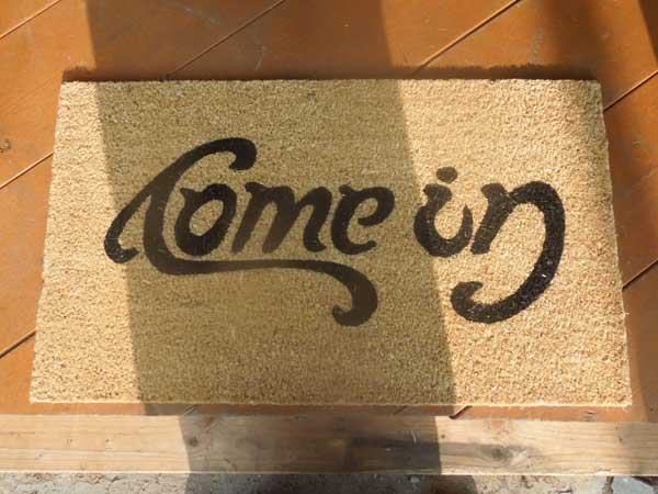 新品 Come in/Go Away アンビグラムデザインのココナツ玄関マット Cream